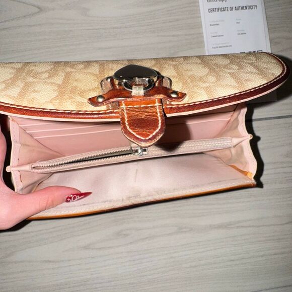 Christian Dior "Romantique" Trotter long bifold wallet with heart charm hardware - Picture 6 of 9